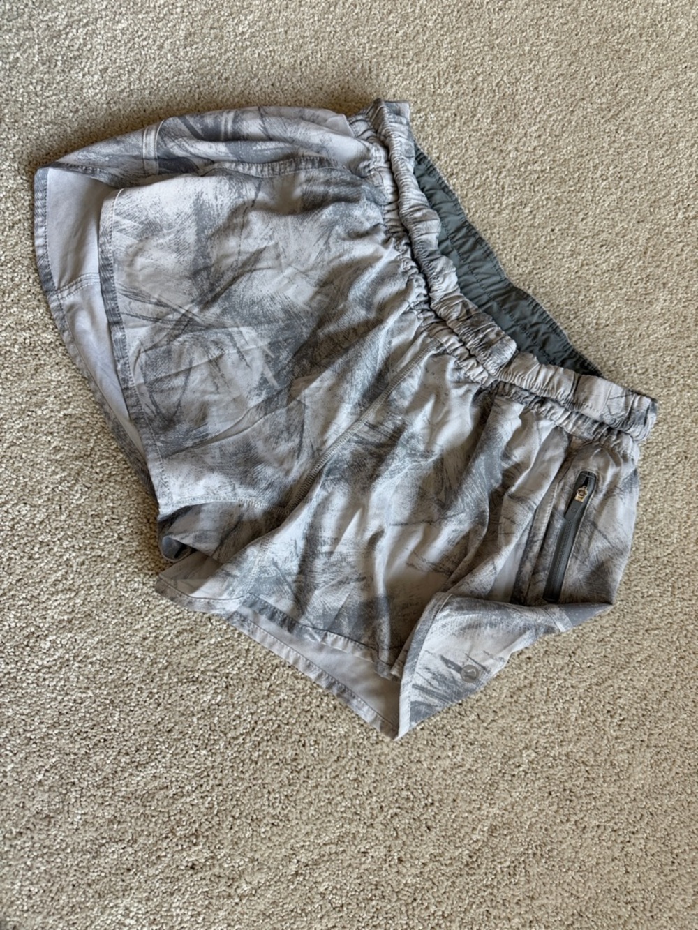 Lululemon Women's Light Gray Athletic Shorts with Elastic Waist
